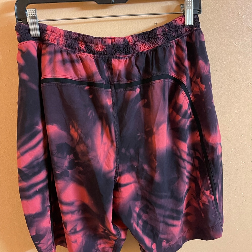 Lululemon Surge Shorts Men’s Size Large Next To New - Picture 7 of 7